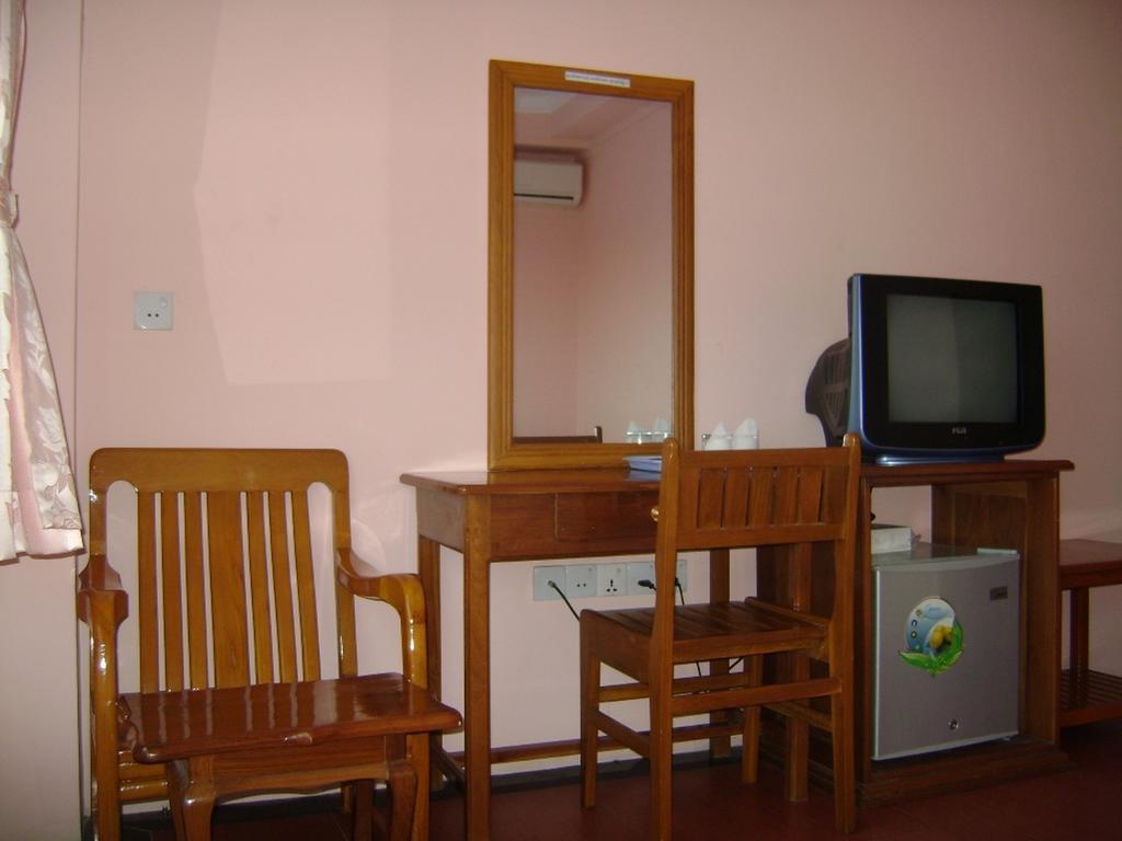 Royal Boss Hotel Yangon Exterior foto