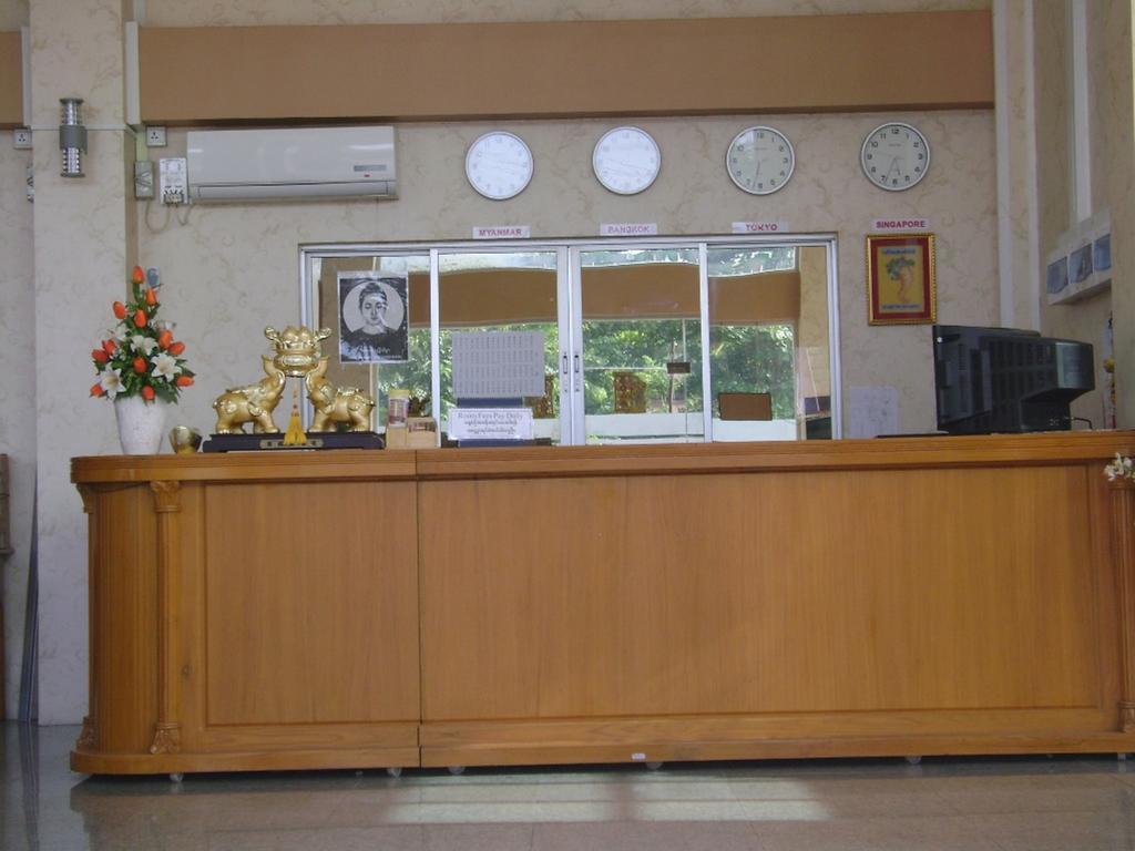 Royal Boss Hotel Yangon Exterior foto