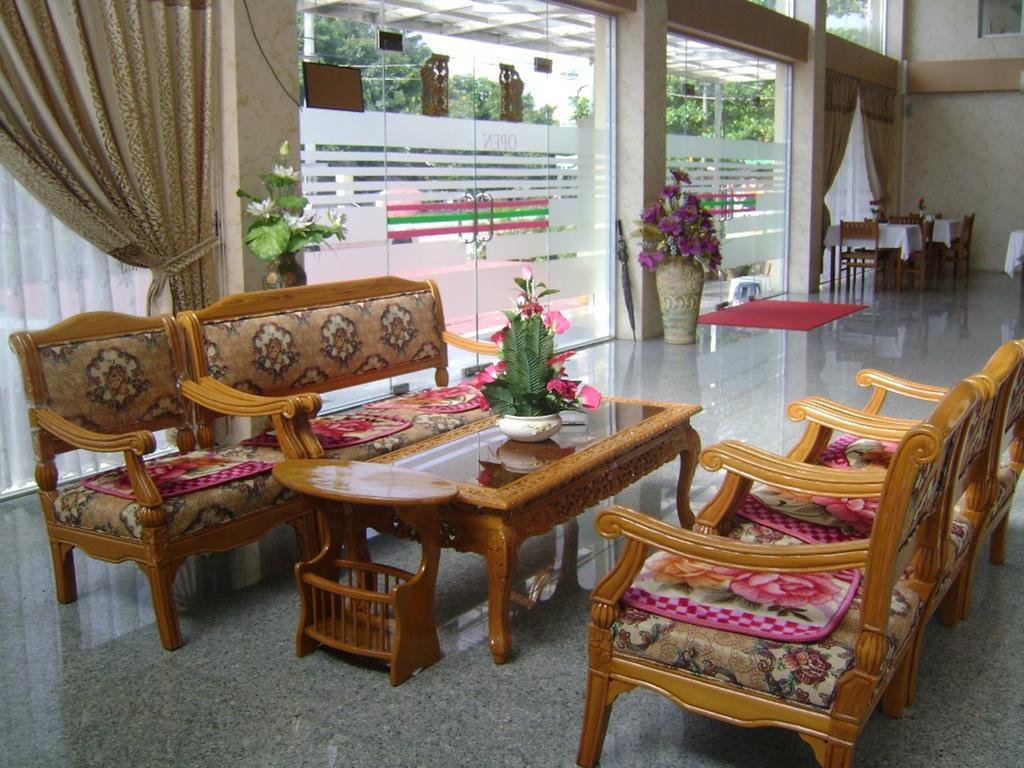Royal Boss Hotel Yangon Exterior foto