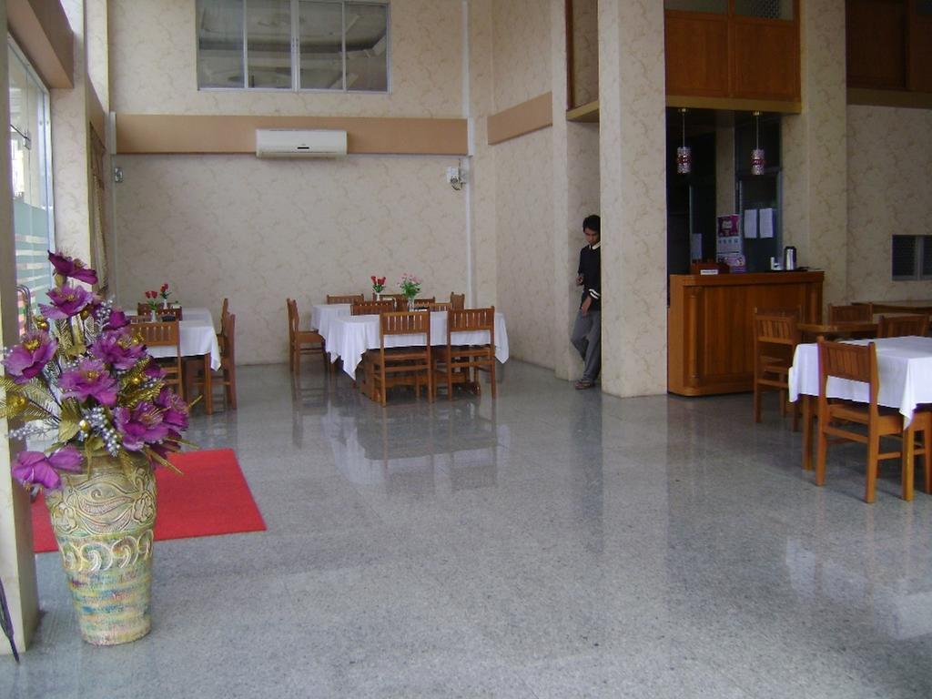 Royal Boss Hotel Yangon Exterior foto